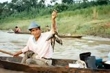 Pêcheur sur le fleuve Ucayali