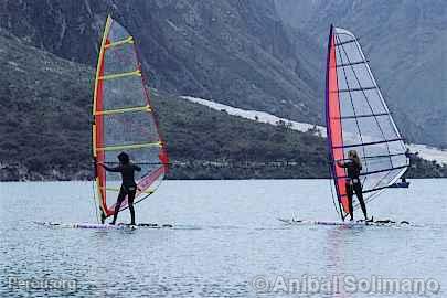 Planche  voile sur la lagune de Llanganuco