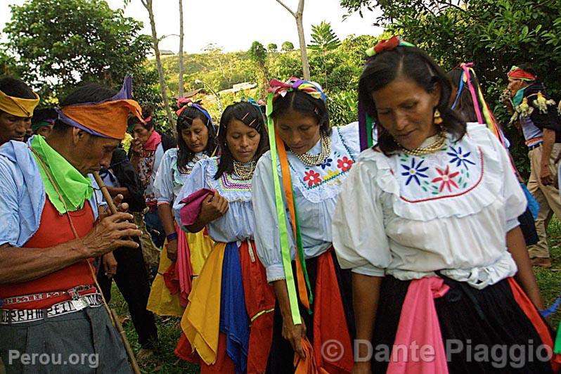 Danseurs et musiciens de Lamas