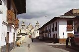 Rue et église de Cajamarca