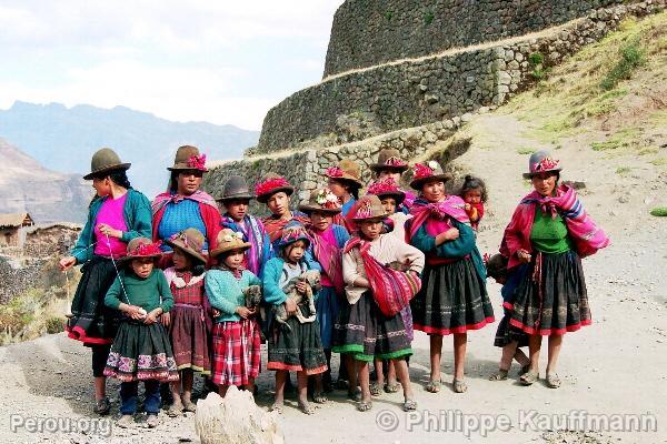 Première étape à franchir avant d'atteindre la forteresse inca de Pisac: La chorale !