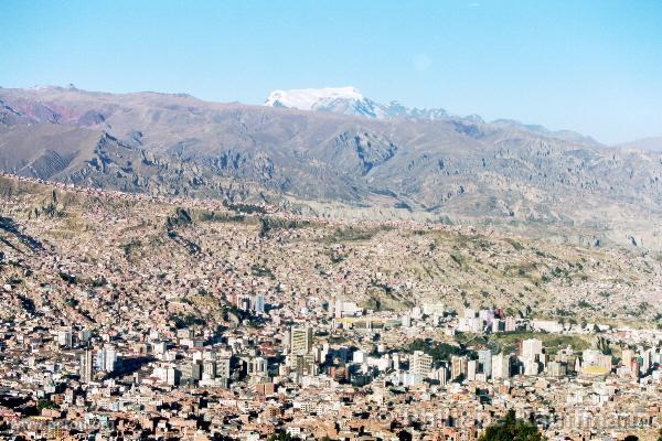 La Paz : Capitale de la Bolivie qui s'étend dans une cuvette entre 3200 et 4000 mètres