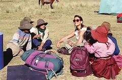 Touriste accompagnée d'enfants à Olleros (Ancash)