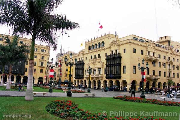 Ce magnifique btiment situ sur la Plaza de Armas abrite la mairie de Lima